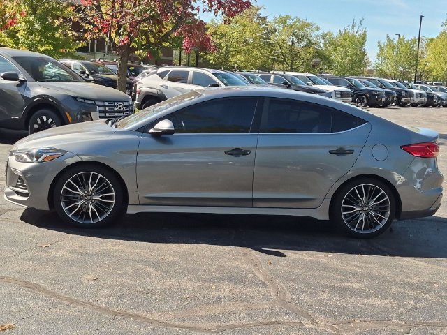 Used 2018 Gray Hyundai Sport image 4