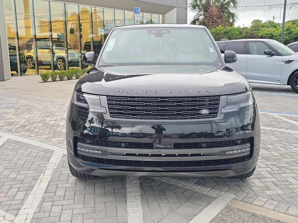New 2027 Santorini Black Land Rover SE image 8