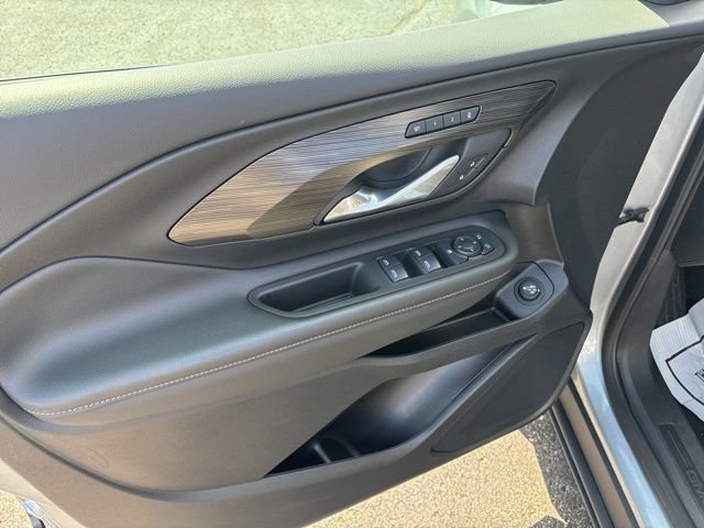 Used 2024 Silver GMC SLT image 20