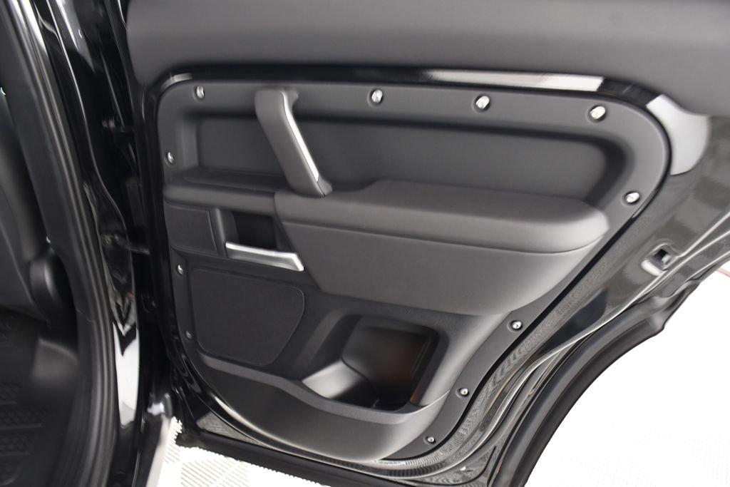 New 2026 Santorini Blk Land Rover S image 21
