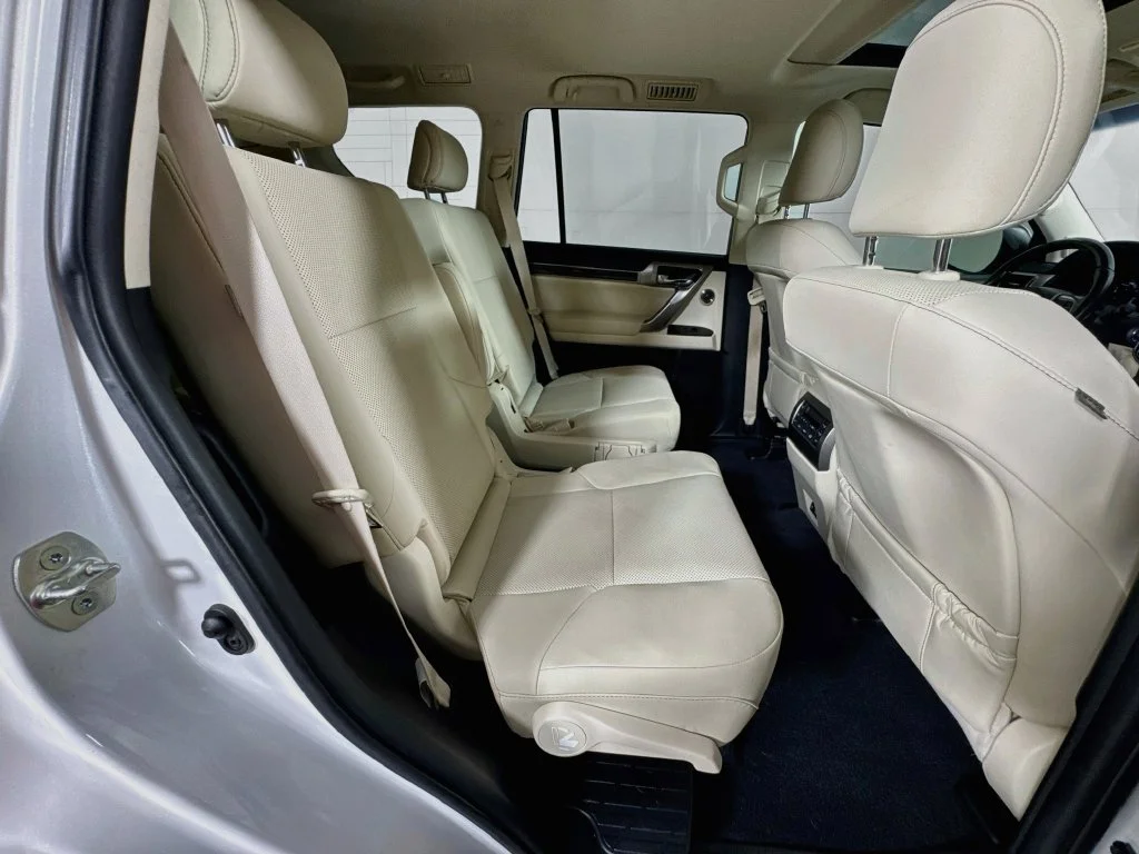 Used 2023 White Lexus 460 image 35