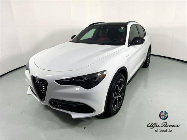 2025 Alfa Romeo Stelvio Base
