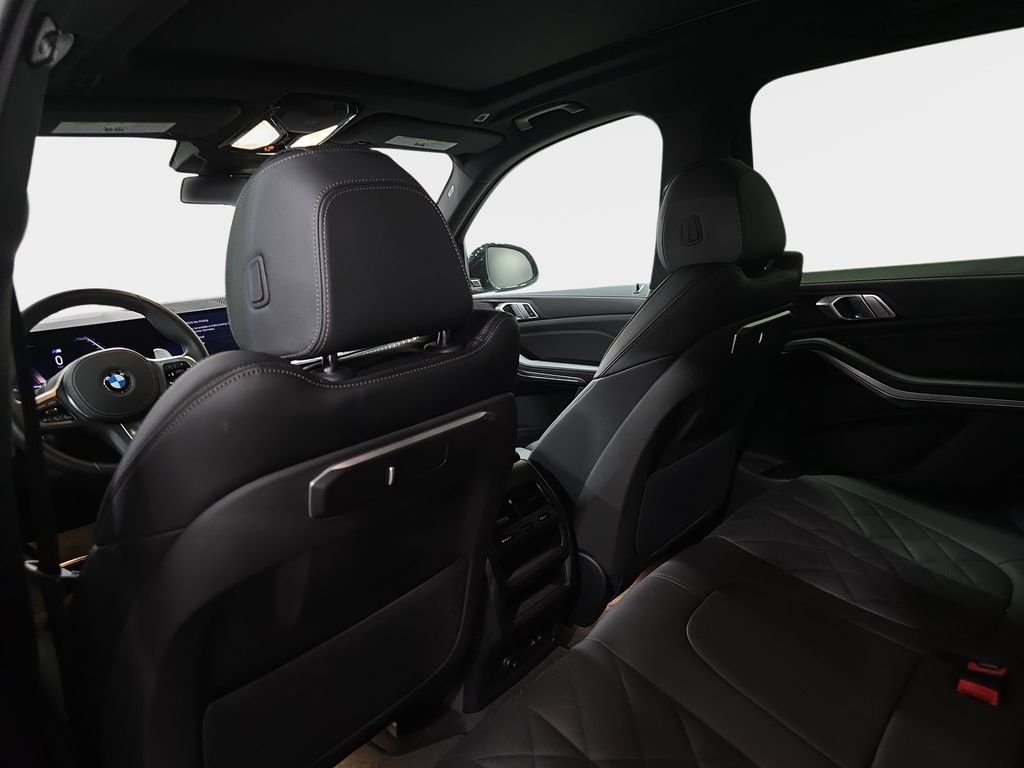 Used 2026 Skyscraper Grey Metallic BMW xDrive40i image 16