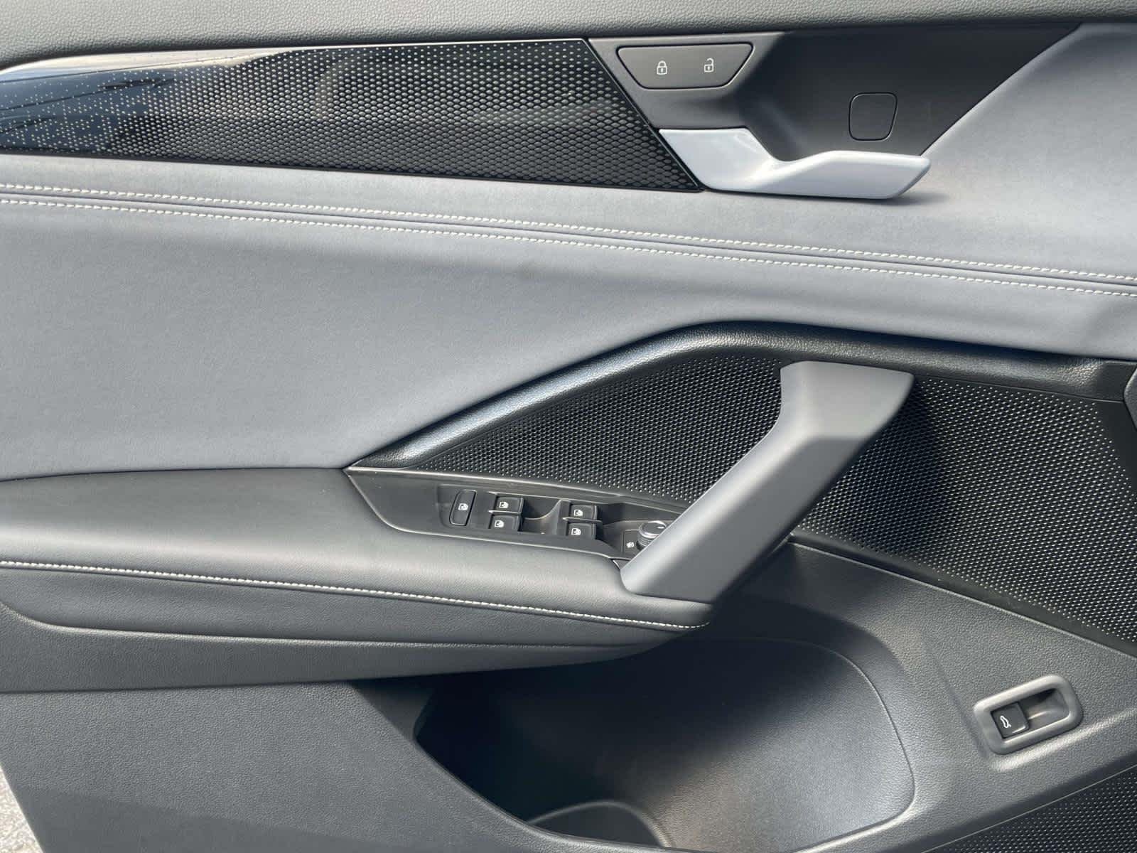New 2026 Deep Black Pearl Volkswagen SE image 24