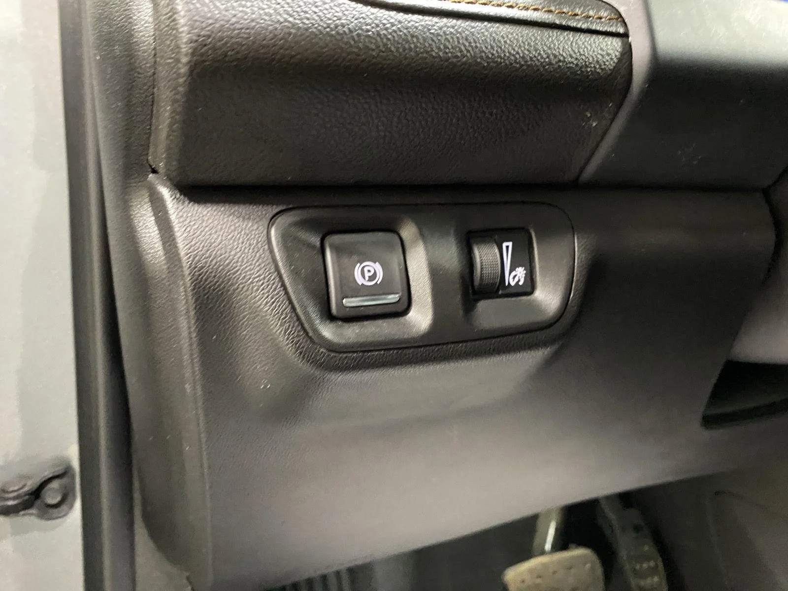 Used 2023 Sterling Metallic GMC AT4 image 20