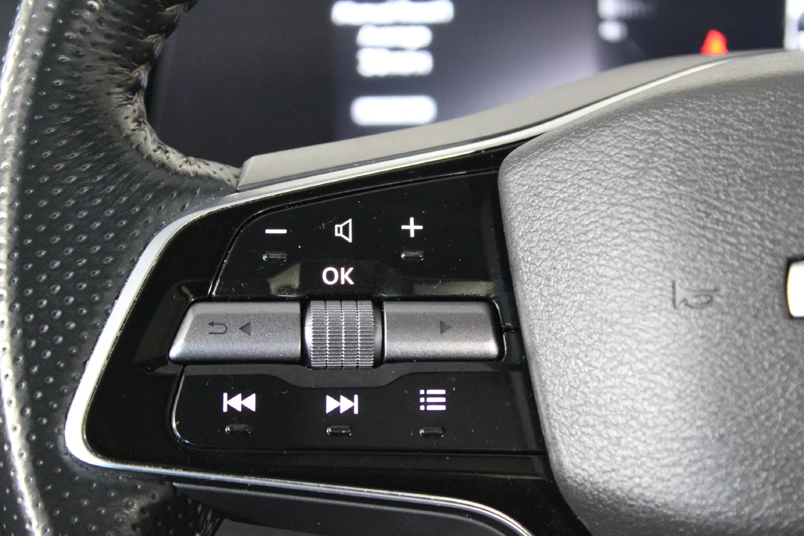 Used 2023 Black Nissan EVOLVE+ image 23