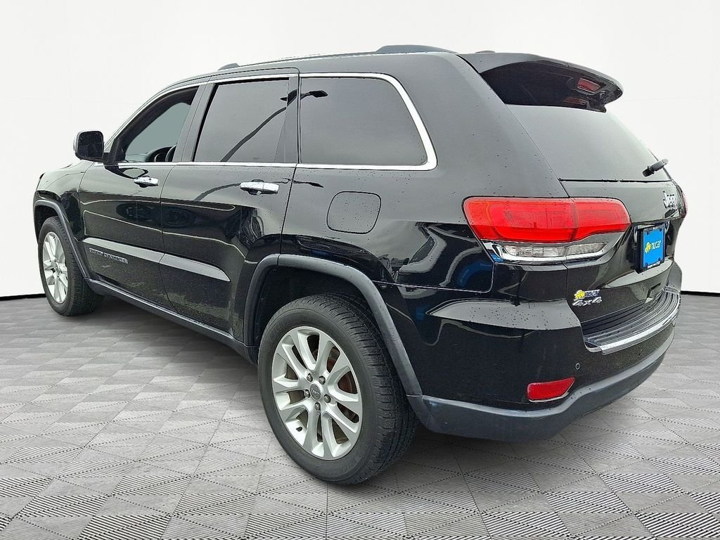 Used 2017 Diamond Black Crystal Pearlcoat Jeep Limited image 5