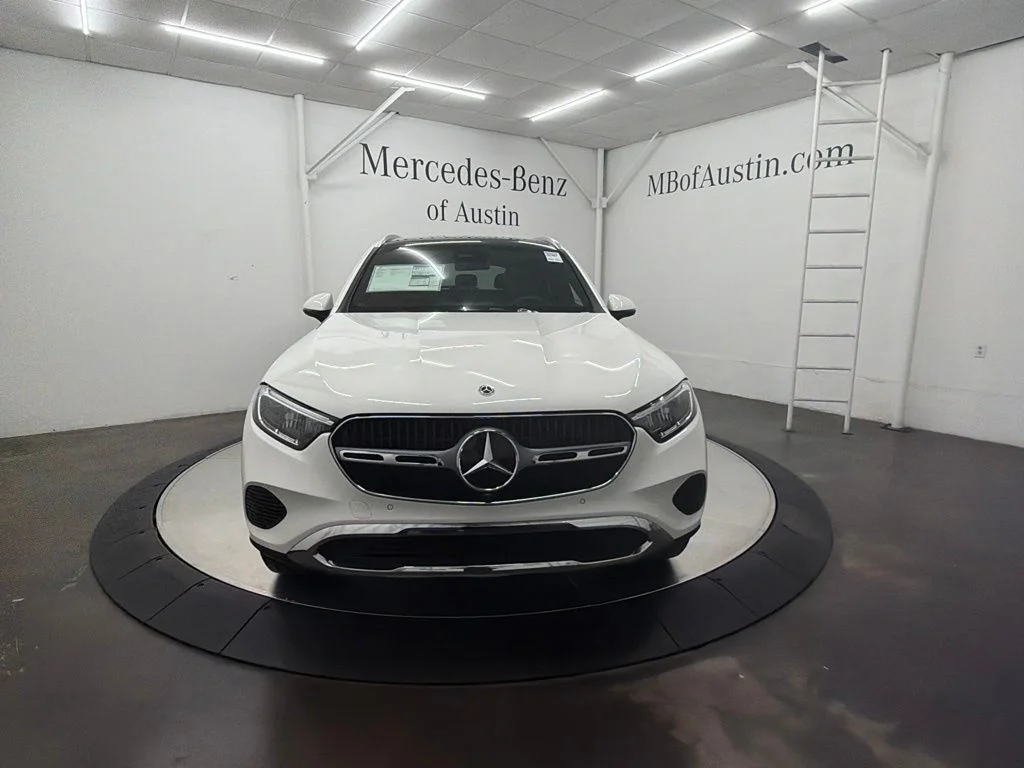 New 2027 White Mercedes-Benz GLC 300 image 2