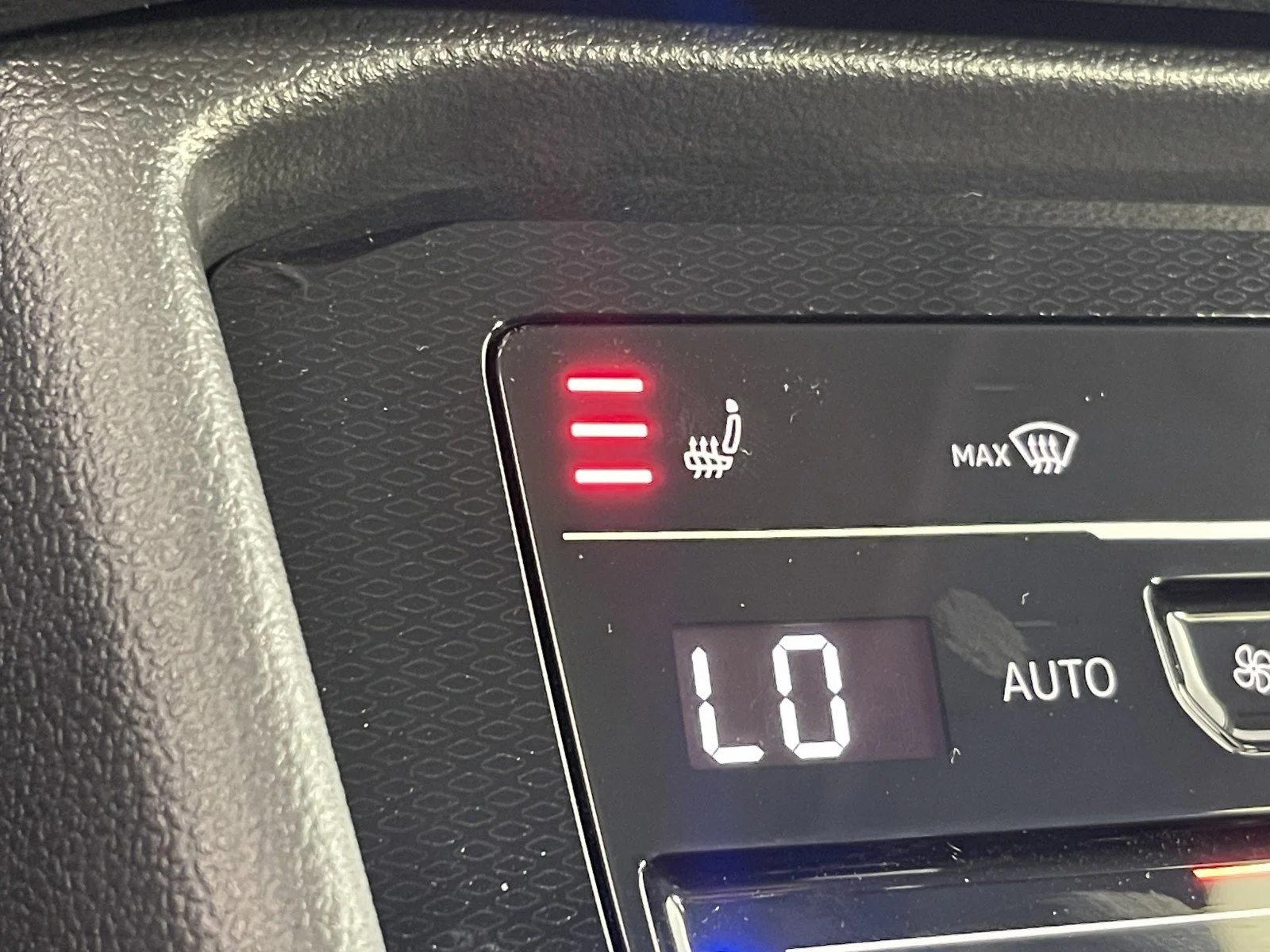 2025 Volkswagen Taos SE Black - Photo 30