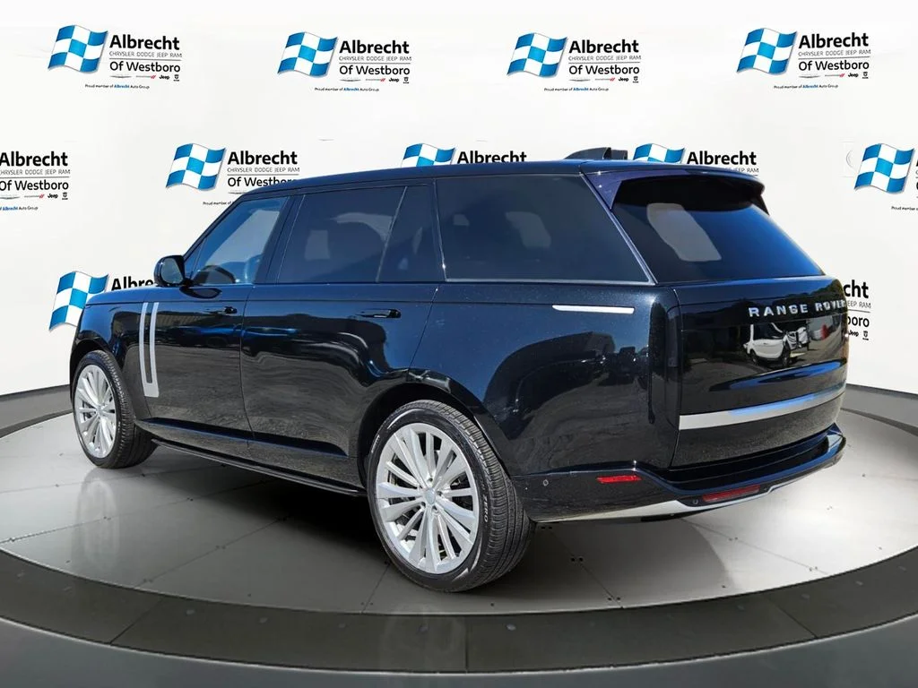 Used 2023 Black Land Rover First Edition image 3