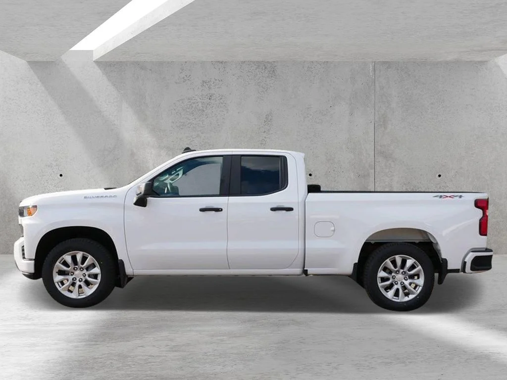 Used 2019 White Chevrolet Custom image 5