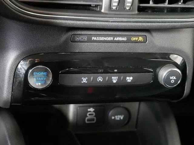 Used 2025  Ford Platinum image 23