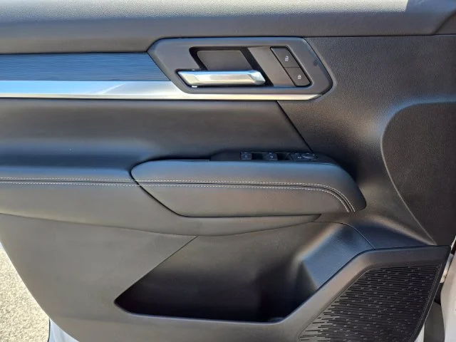 Used 2025 White GMC Elevation image 36