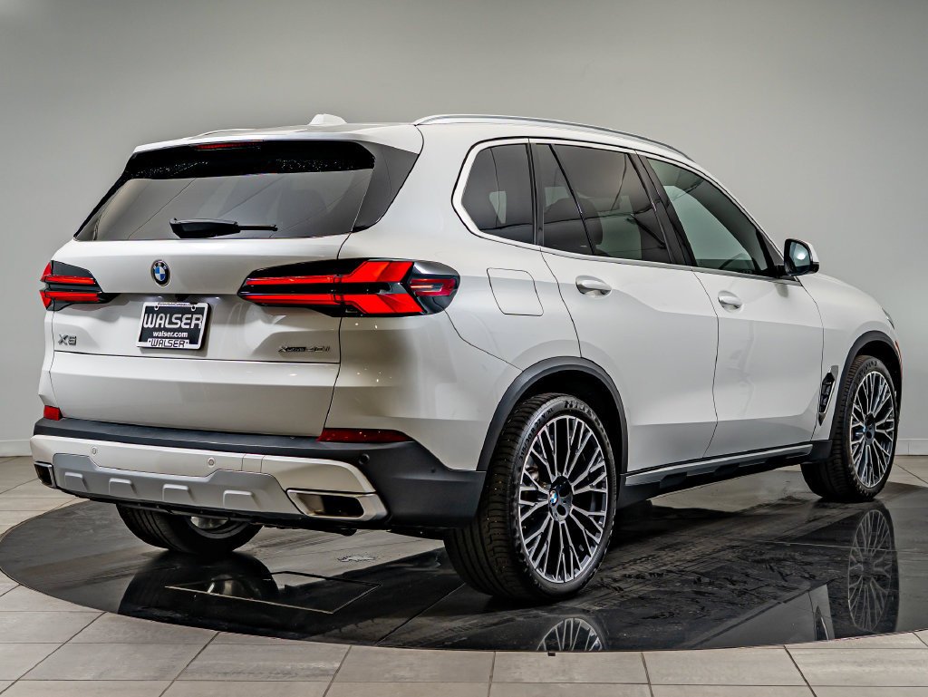 Used 2024 Mineral White Metallic BMW xDrive40i image 10