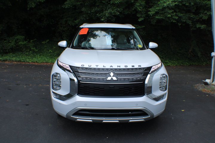 Used 2024 White Mitsubishi SEL image 17