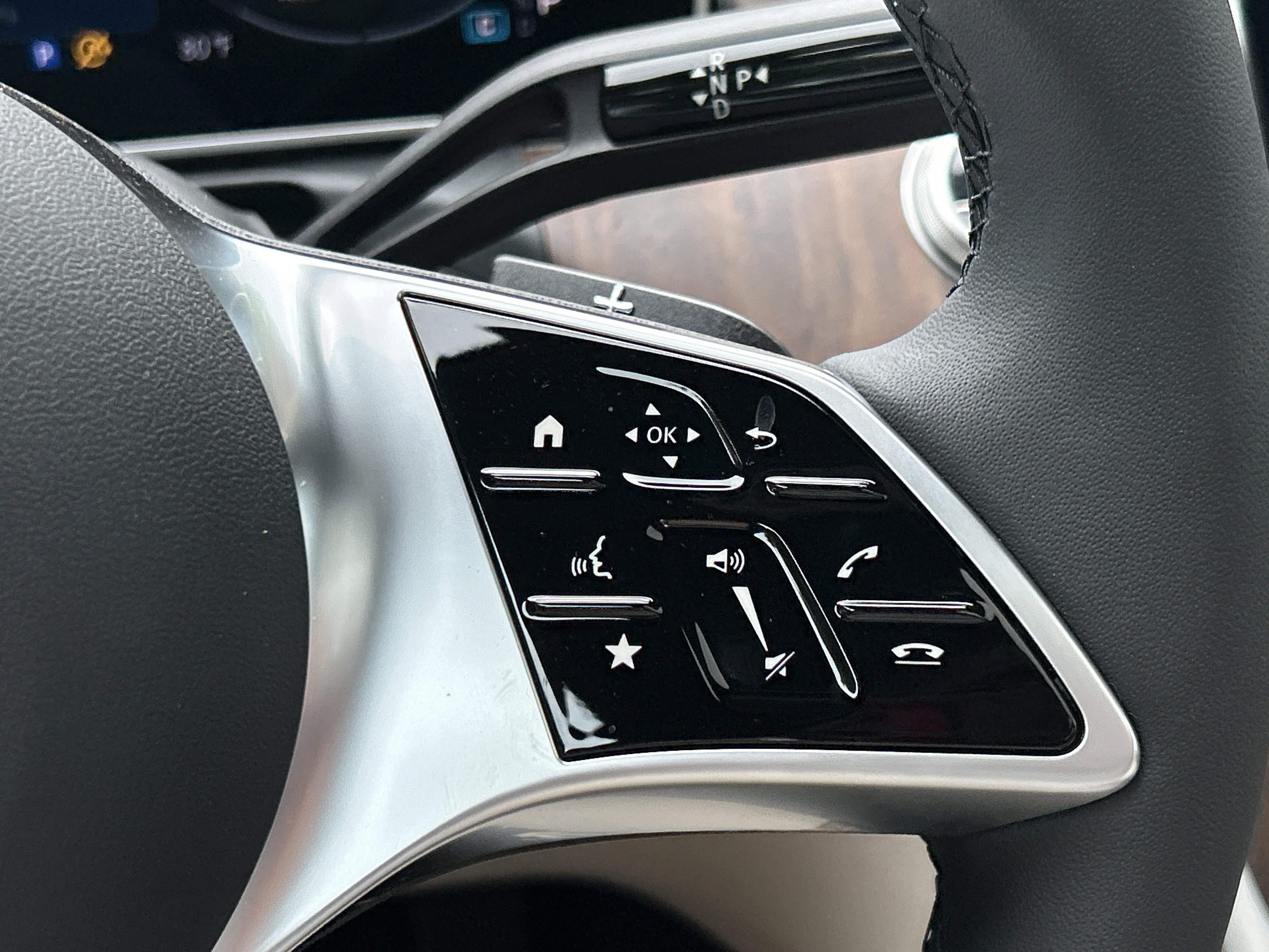 New 2026 MANUFAKTUR Moonlight White Metallic Mercedes-Benz C 300 Sedan image 27