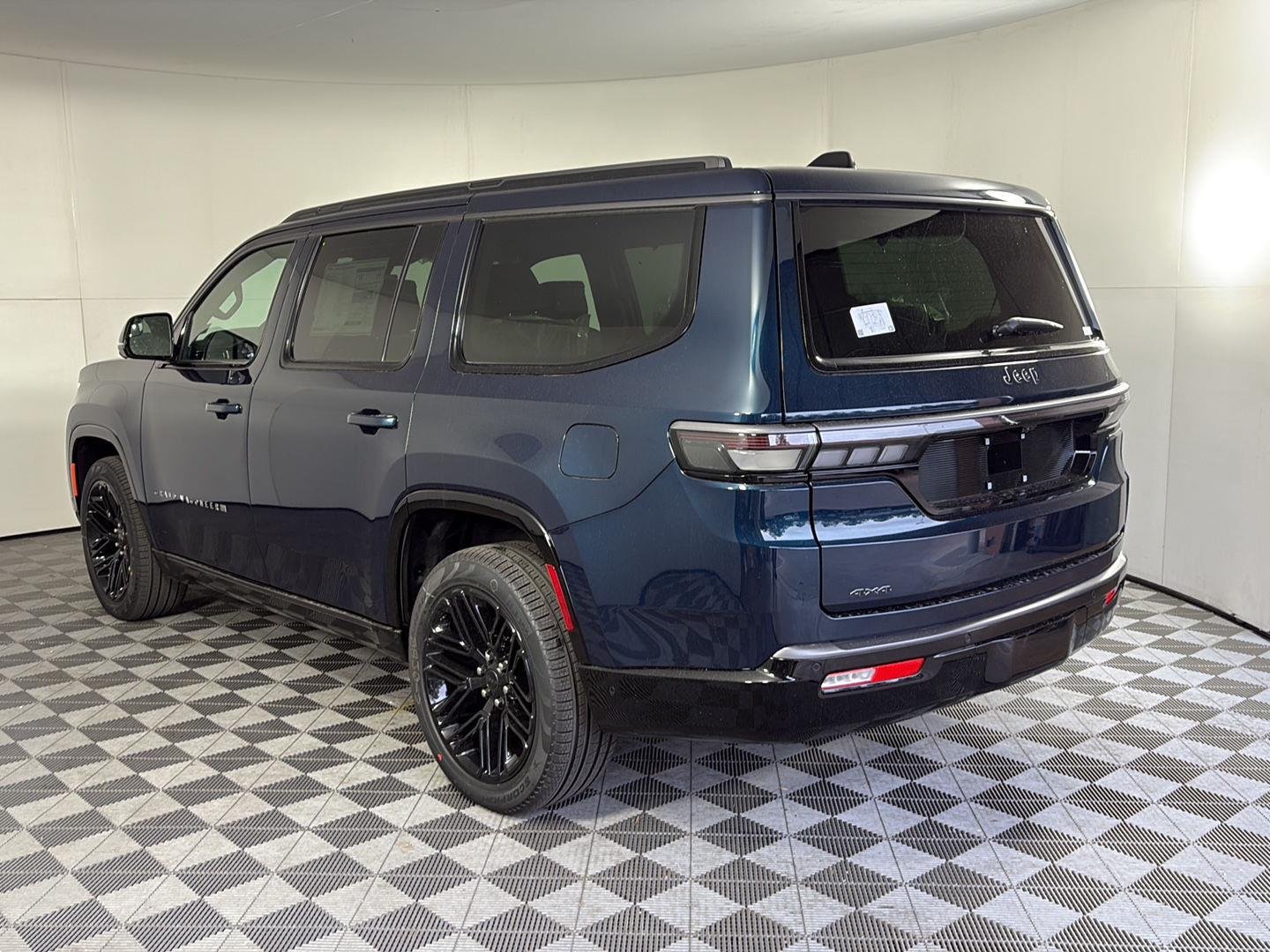 New 2026 Fathom Blue Pearl-Coat Exterior Paint (Late Availability) Jeep Limited Reserve image 6