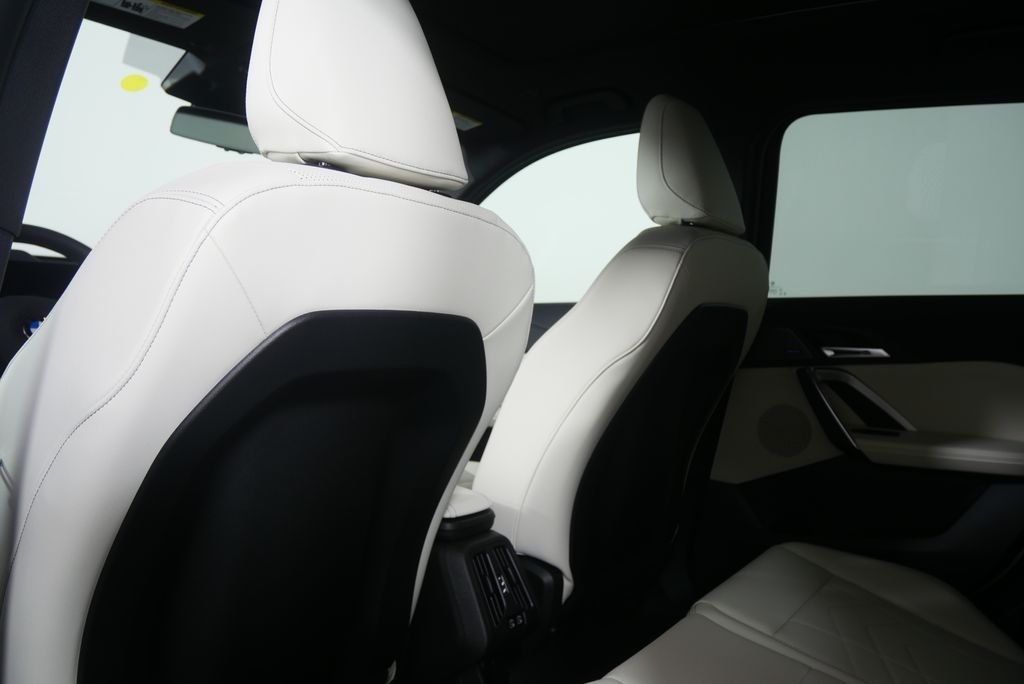New 2026 Space Silver Metallic BMW xDrive28i image 15