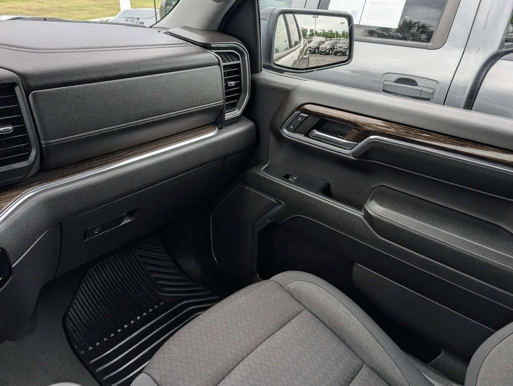 Used 2024 Silver GMC Elevation image 16