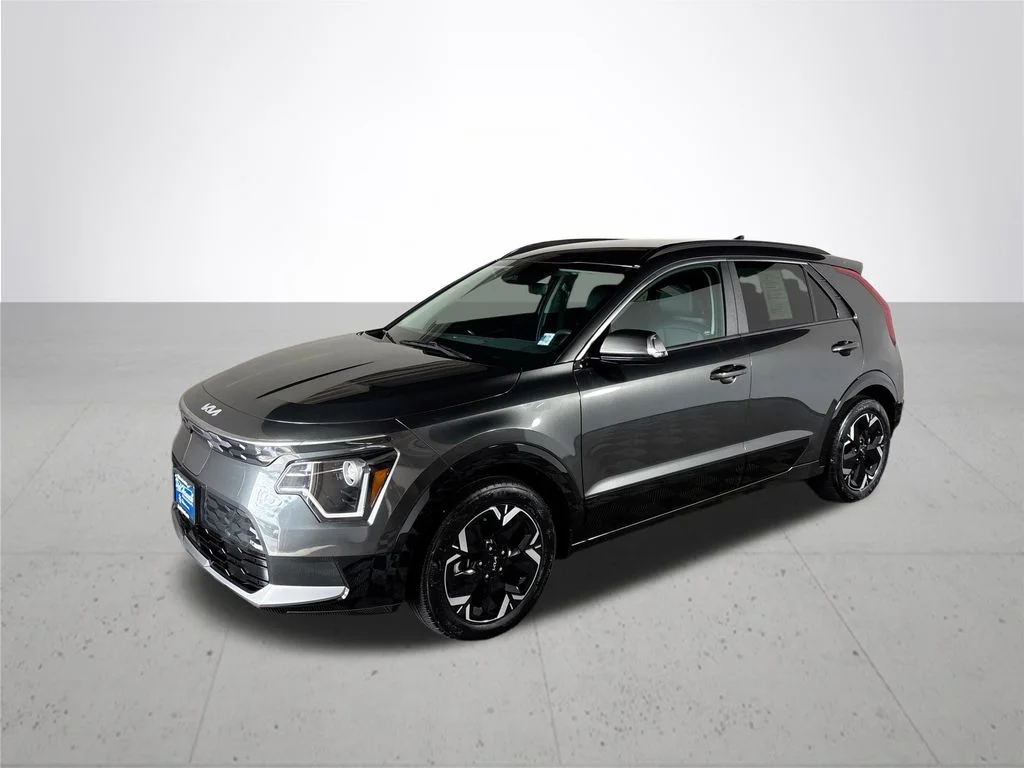 Used 2024 Gray Kia Wind image 2