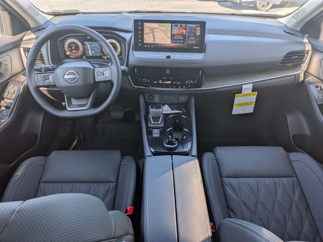 New 2026 Champagne Silver Metallic / Super Black Two-tone Nissan Platinum image 14