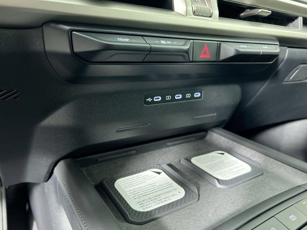 New 2027 Ebony Black Kia S image 23