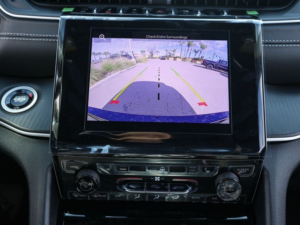 New 2026 Diamond Black Crystal Pearl-Coat Exterior Paint Jeep Laredo image 29