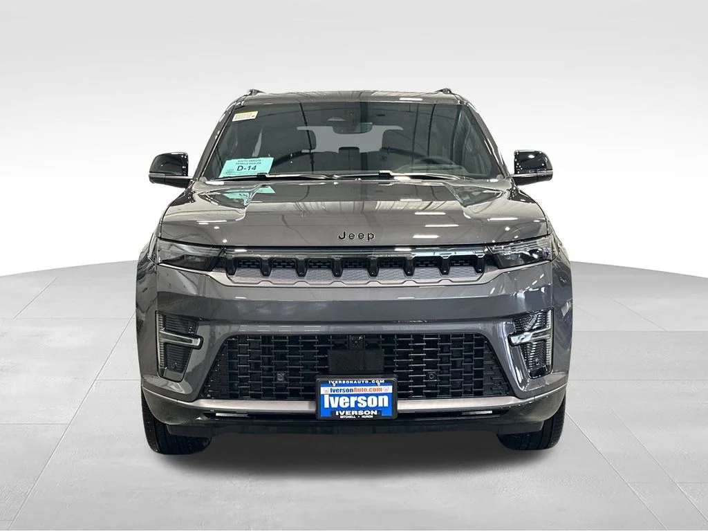 New 2026 Baltic-Gray Metallic Clear-Coat Exterior Paint Jeep Limited Reserve image 3