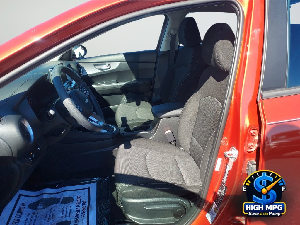 Used 2023 Red Kia LXS image 28