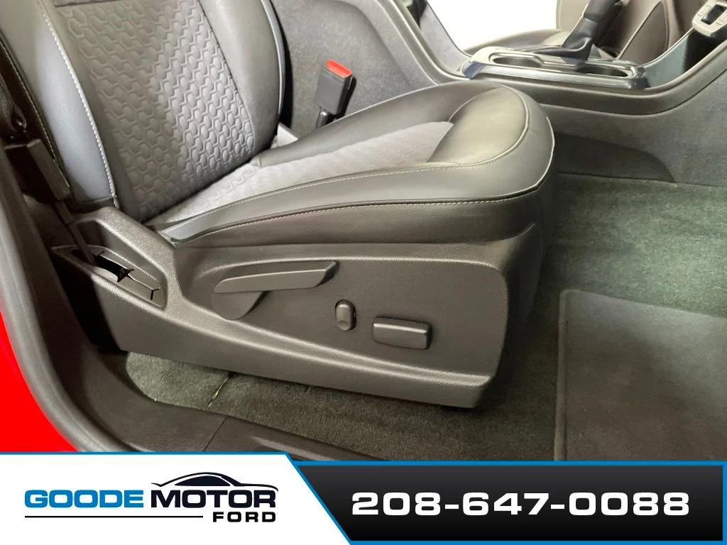 Used 2018 Red Chevrolet Z71 image 25