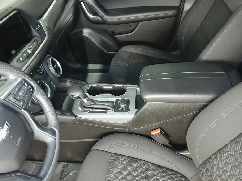 Used 2021 White Chevrolet LT image 17