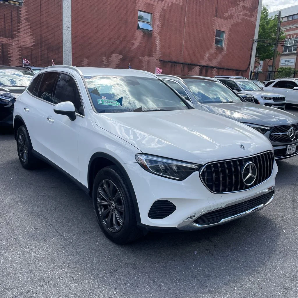 Used 2024 White Mercedes-Benz GLC 300 image 1