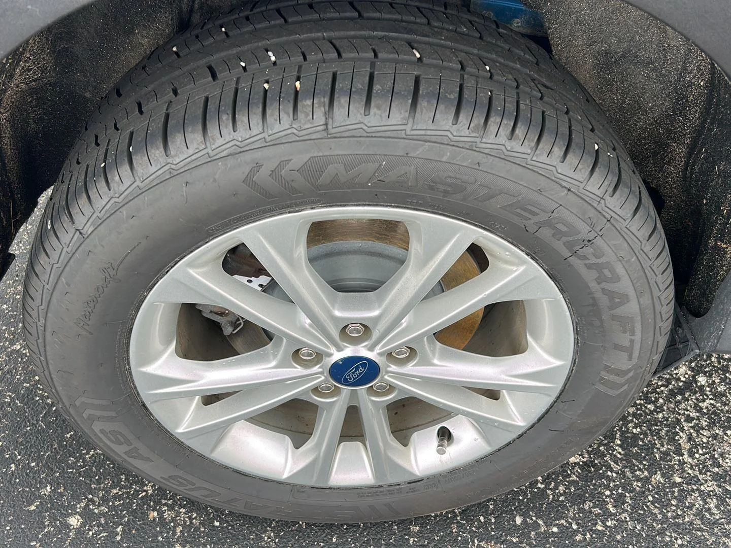 Used 2019 Lightning Blue Ford SE image 7