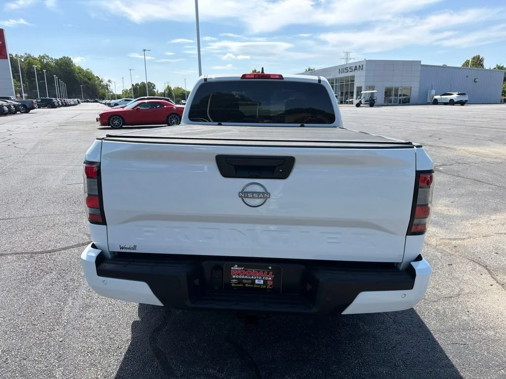 Used 2025 Glacier White Nissan SV image 7