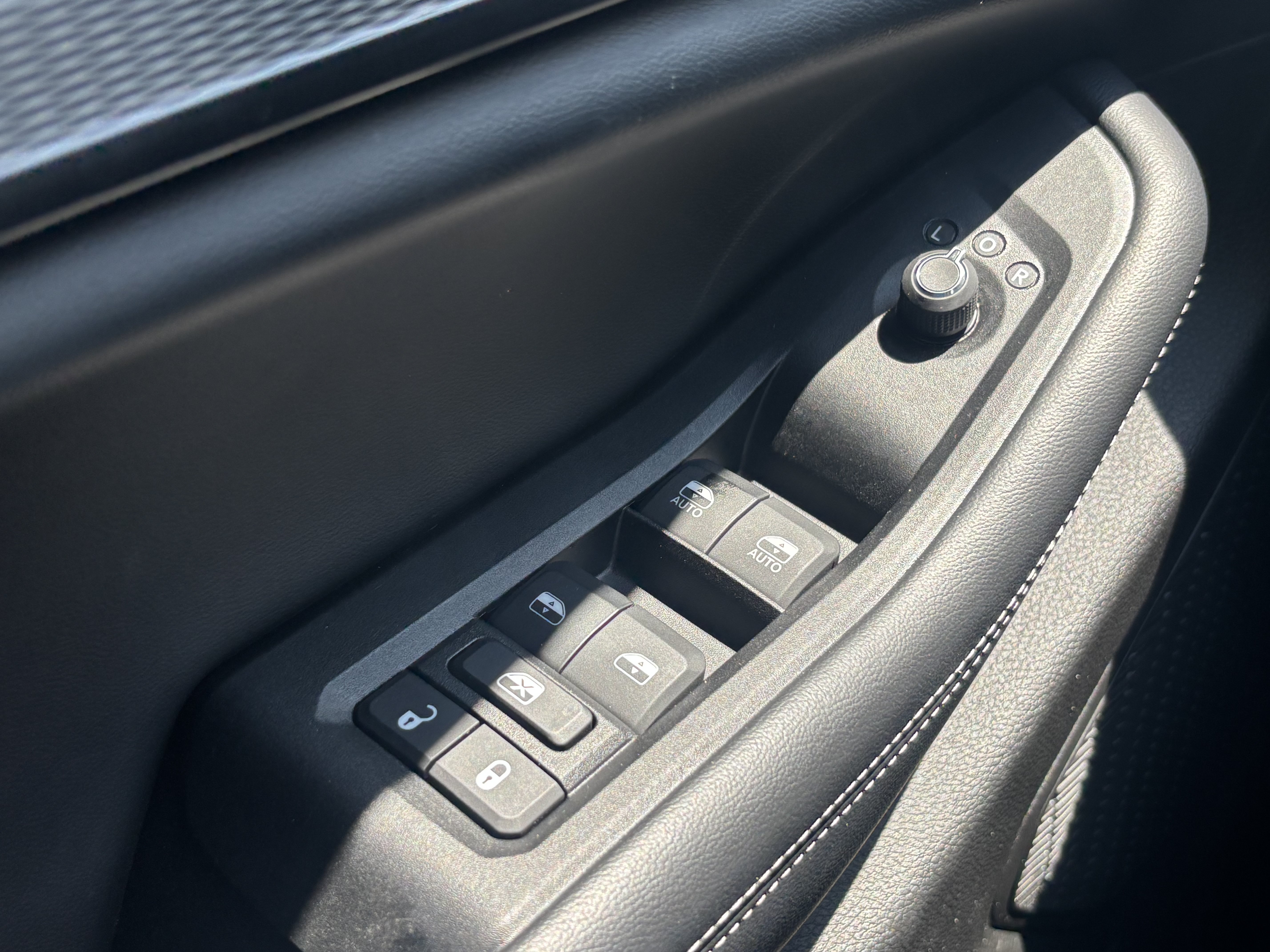 Used 2024 Baltic Gray Metallic Clearcoat Jeep Laredo X image 22