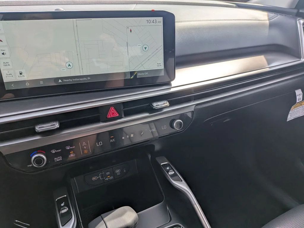 2025 Kia Sorento EX - Photo 18