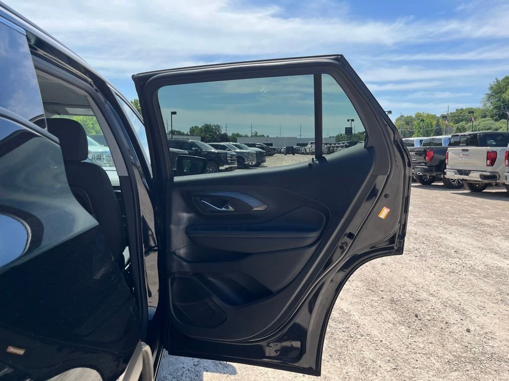 Used 2024 Ebony Twilight Metallic GMC SLE image 32