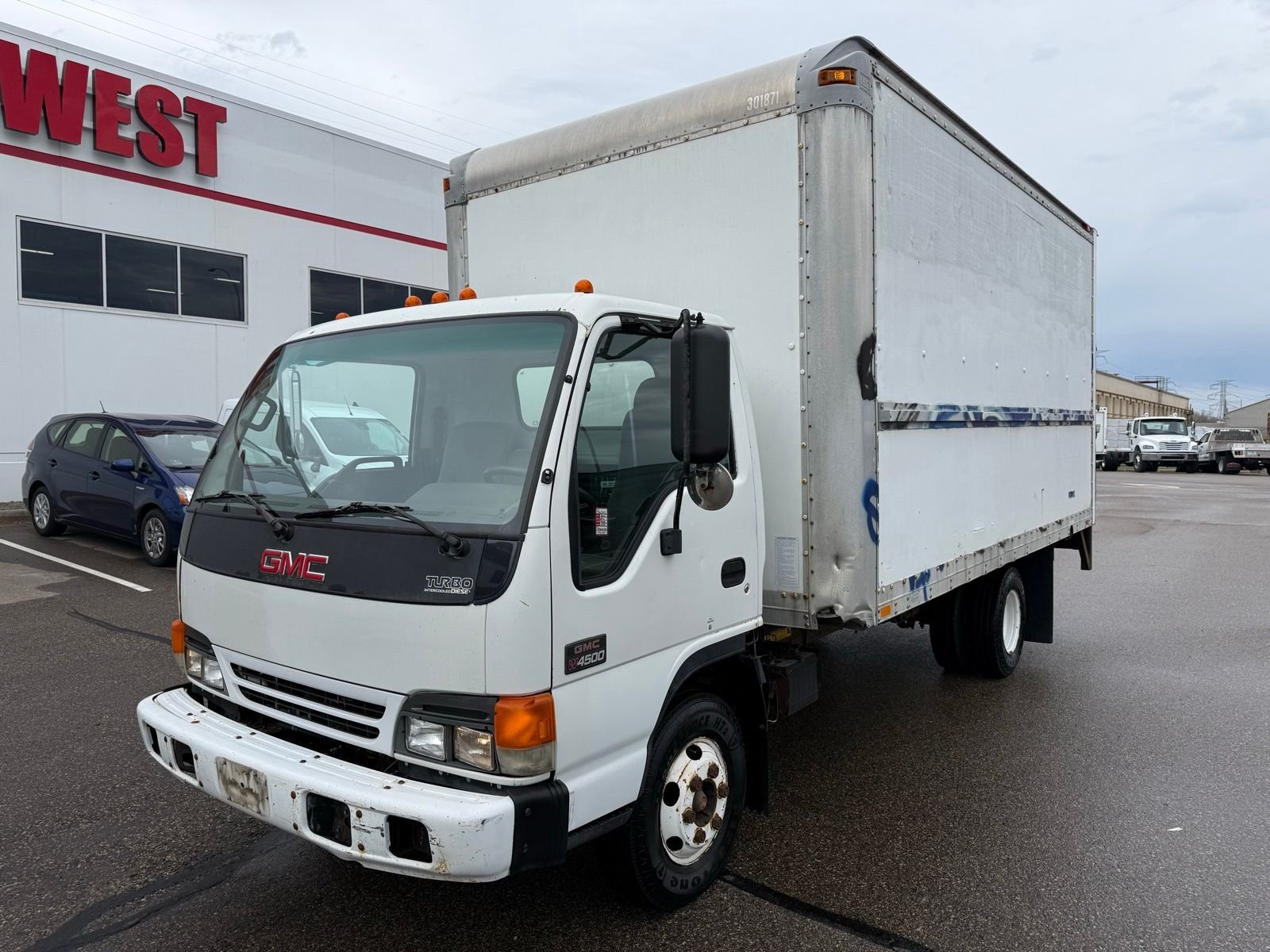 2005 GMC W-Series (Forward)'s photo