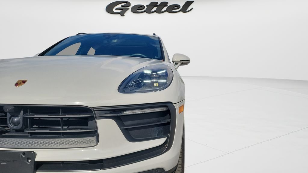 Used 2025  Porsche Base image 27
