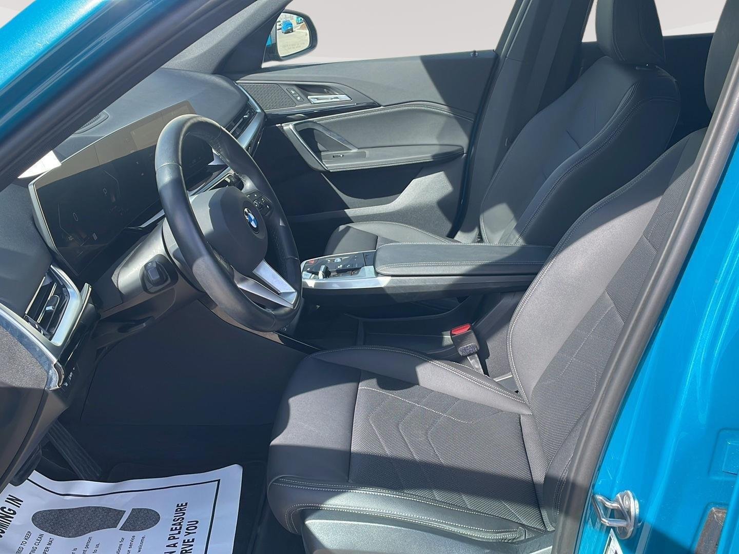 Used 2023 Blue Bay Lagoon Metallic BMW xDrive28i image 9
