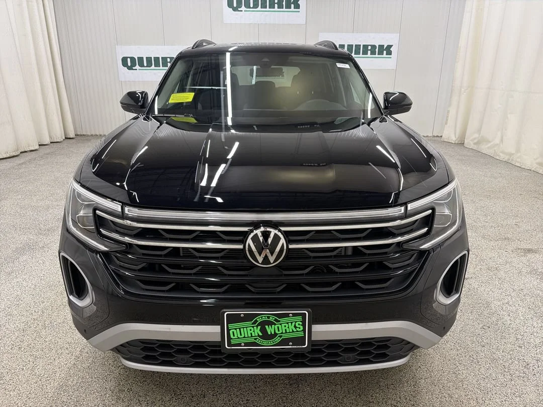 New 2026 Deep Black Pearl Volkswagen 2.0T Peak Edition image 2