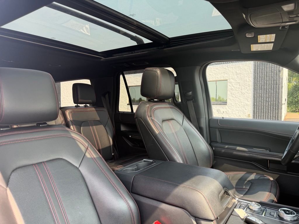 Used 2023  Ford Limited image 34