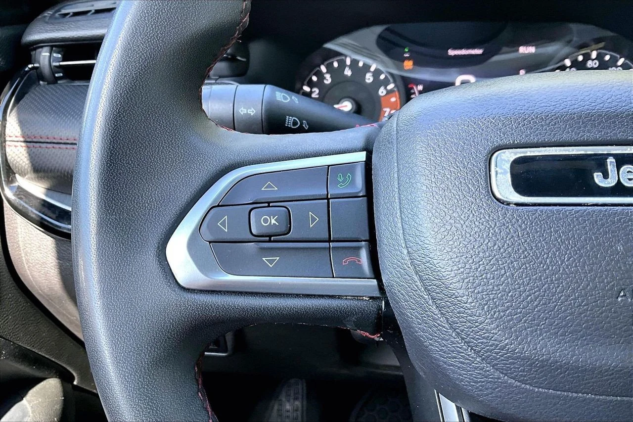 Used 2024 Silver Jeep Trailhawk image 25