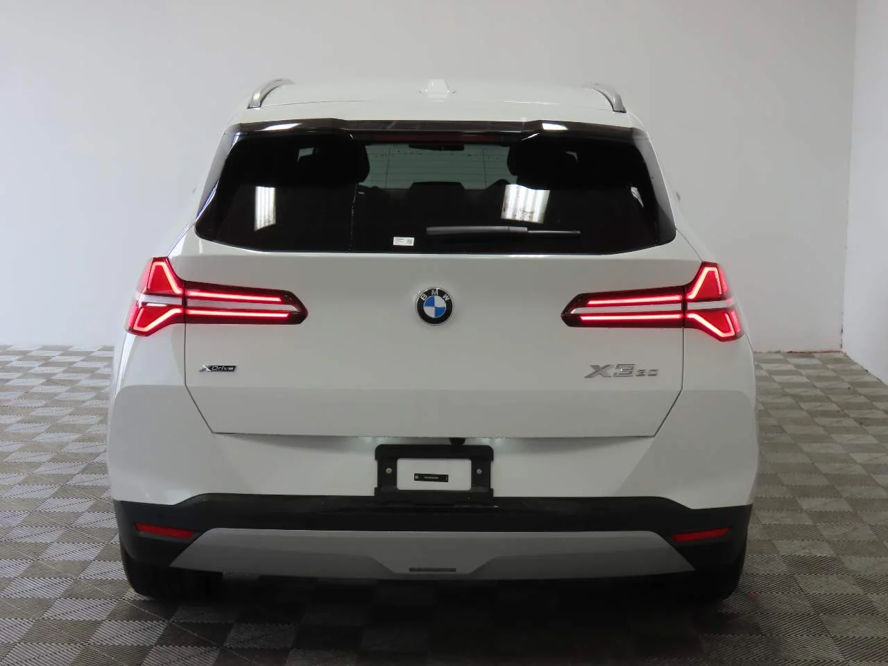 Used 2025 Alpine White BMW 30 xDrive image 4