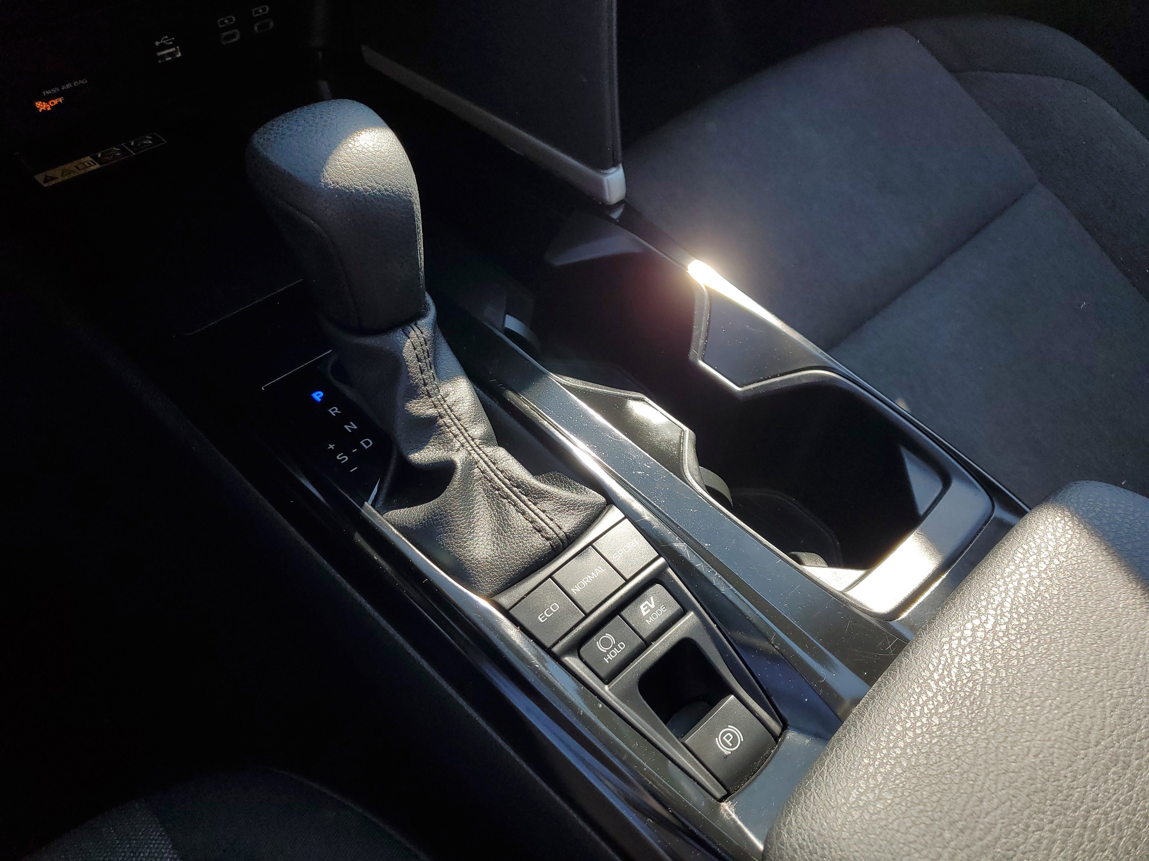 Used 2025 Ice Toyota LE image 22