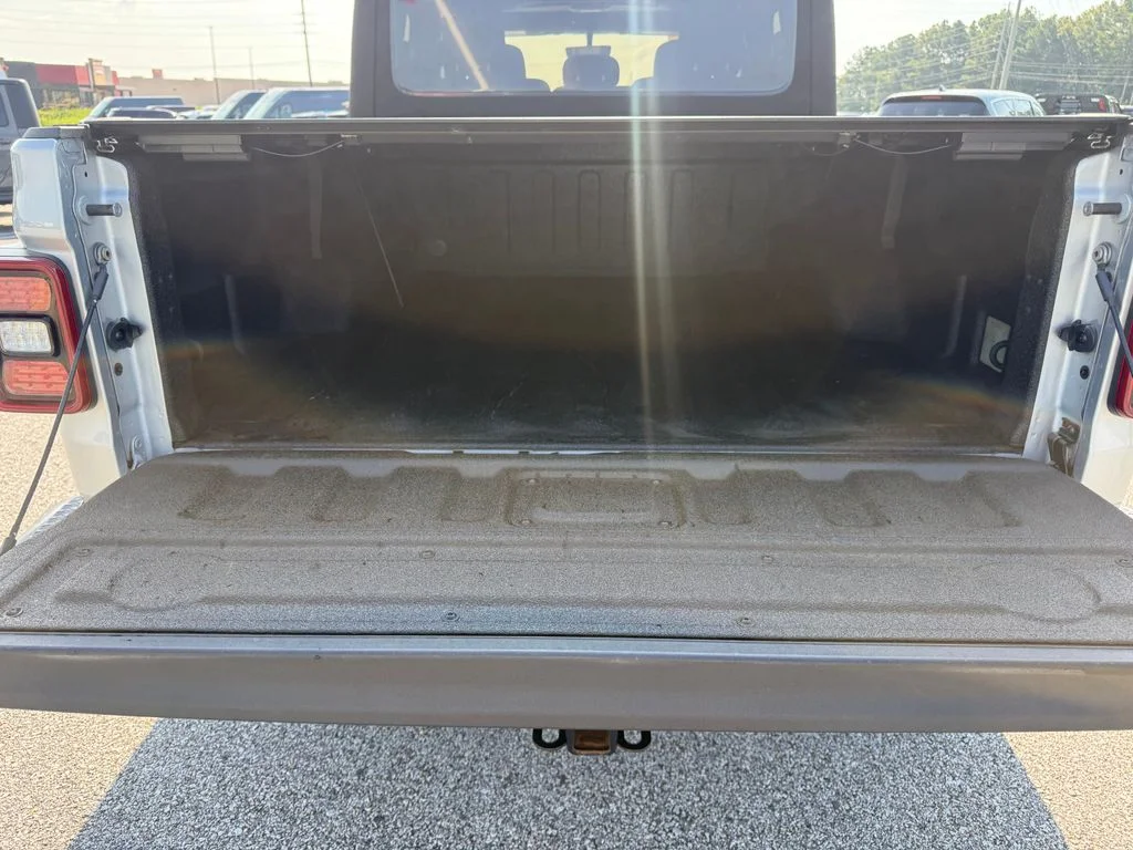 Used 2022 Silver Jeep Mojave image 22