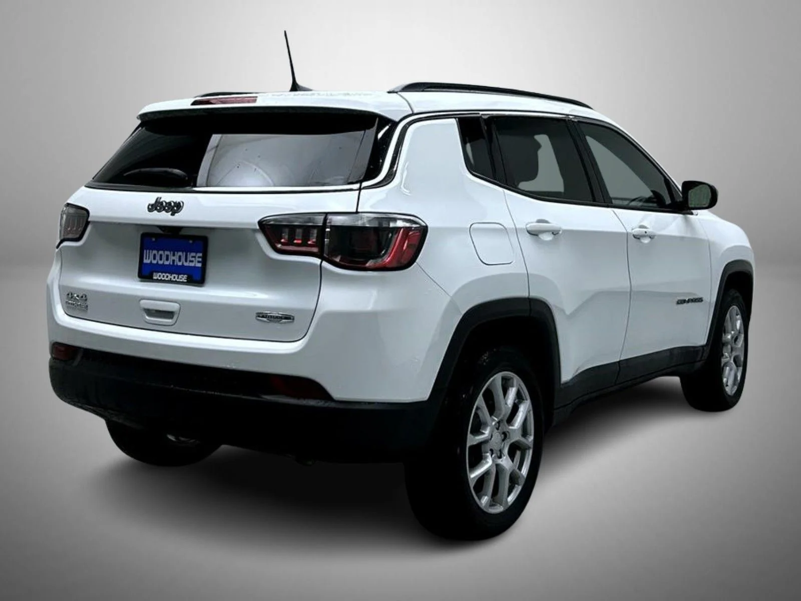 Used 2024 White Jeep Latitude Lux image 5