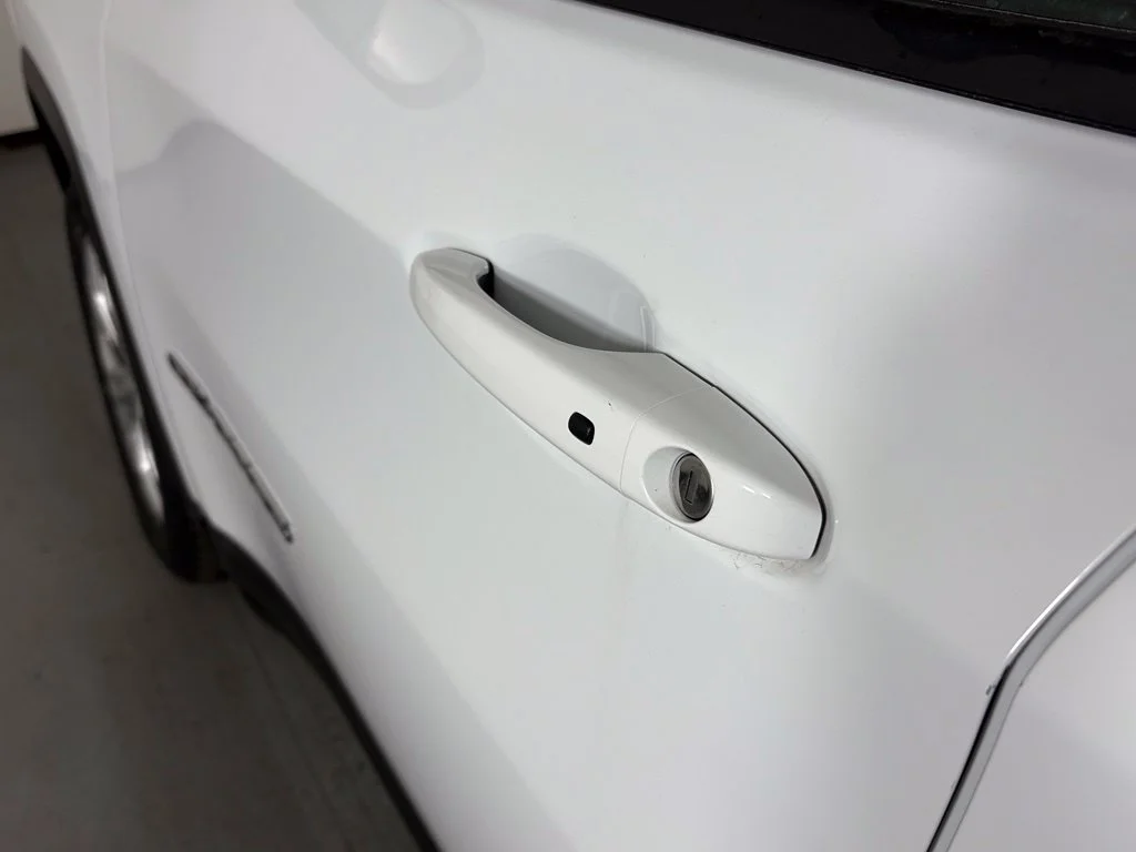 Used 2024 White Jeep Latitude image 11