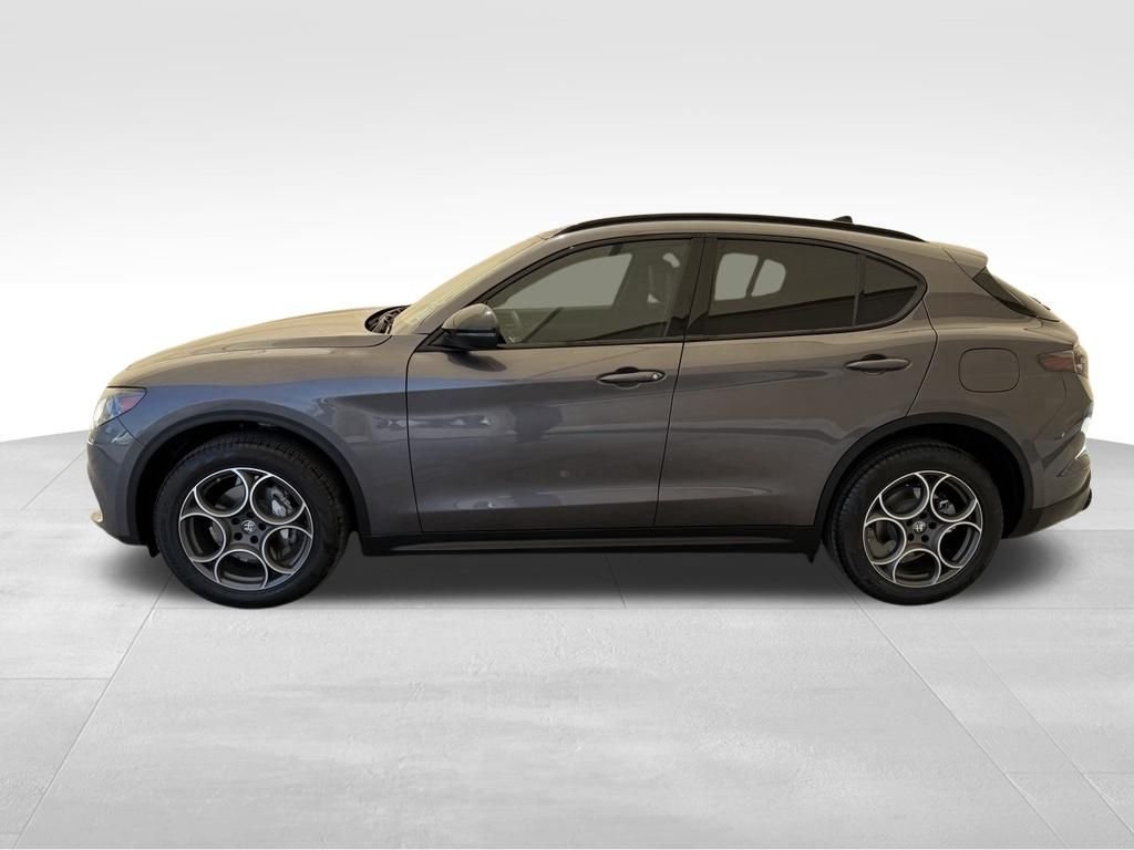 New 2025 Vesuvio Gray Metallic Exterior Paint Alfa Romeo Base image 12