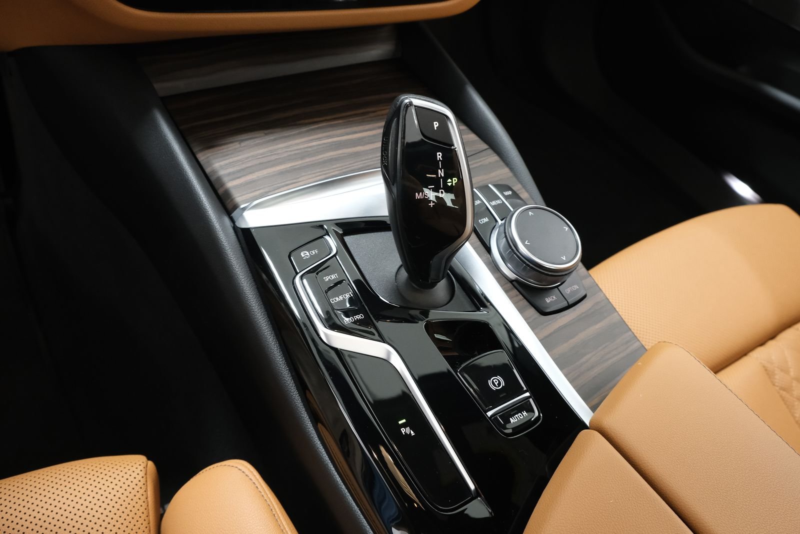 Used 2023 Dark Graphite Metallic BMW 530i xDrive image 22